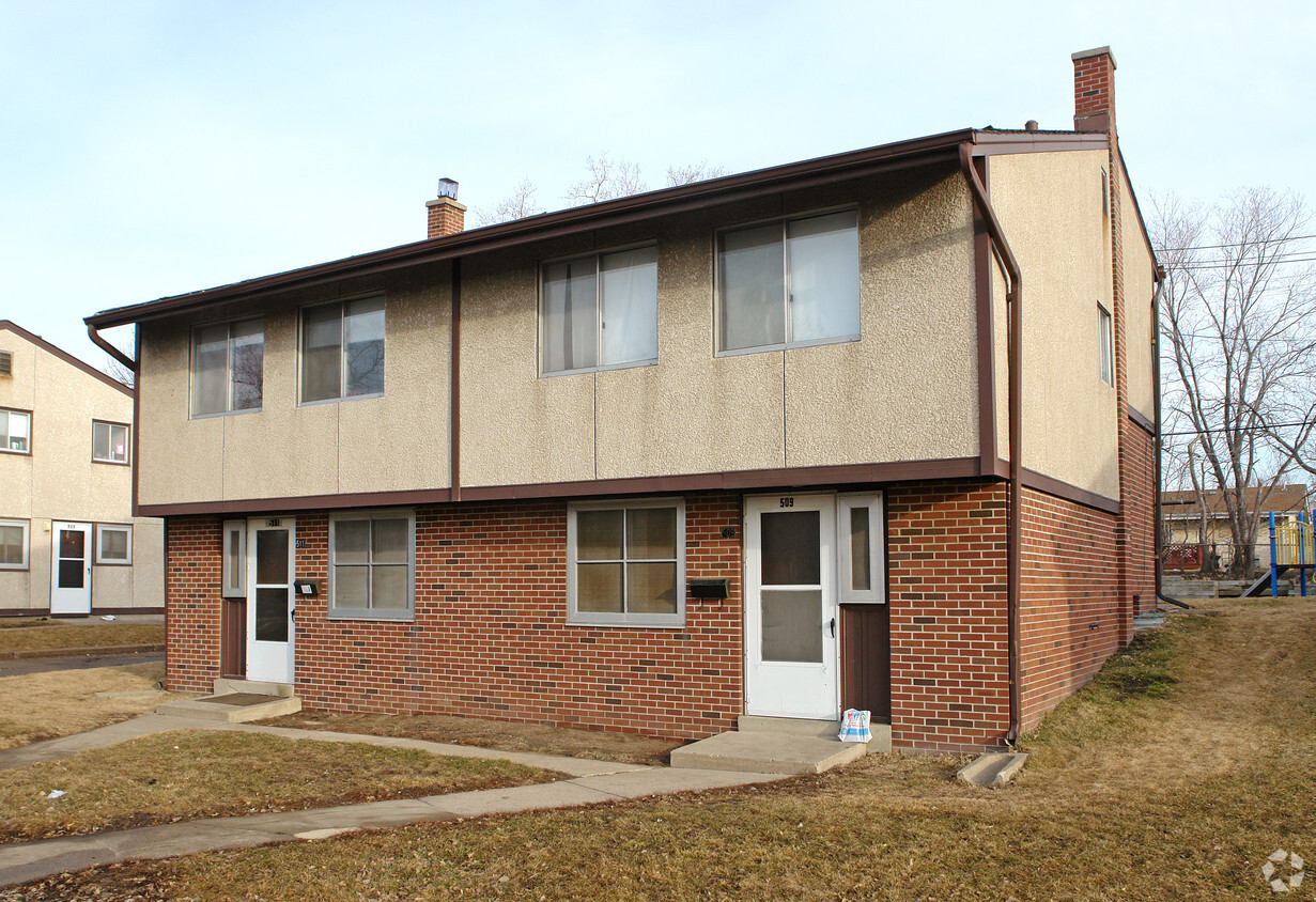 Building Photo - 375 Mackubin St