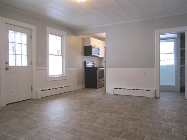 Building Photo - 232 Mast Rd