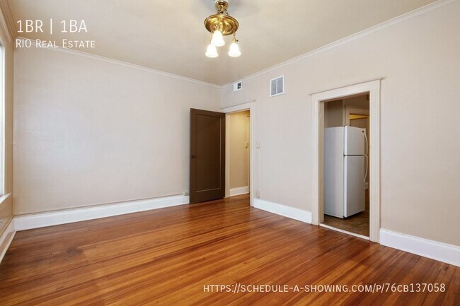 Building Photo - HUGE 1 Bedroom in Uptown!!