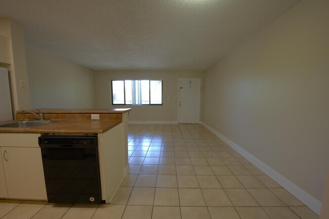 Foto del edificio - 1523 Meadows Cir