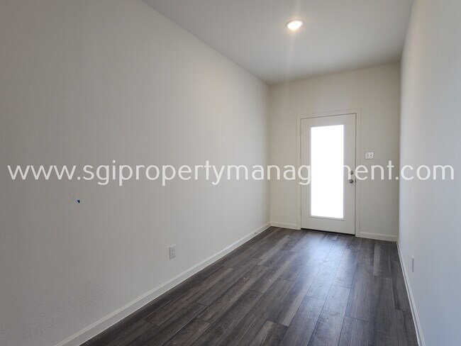 Foto del edificio - 1621 White Fir Ln