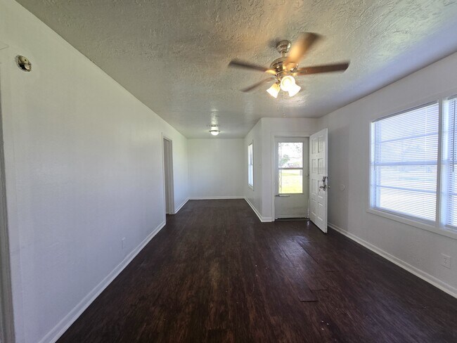 Foto del edificio - 7313 Hummingbird Ln