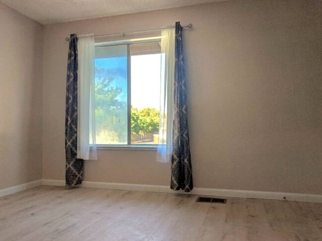 Building Photo - 3600 Larchmont Square Ln