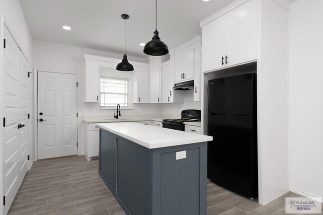 Foto del edificio - 405 Lion's Villa Ave