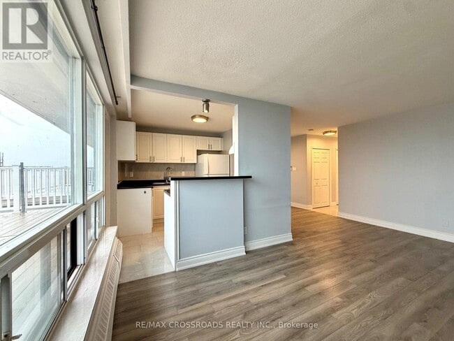 Building Photo - 363 Lakeshore Rd E