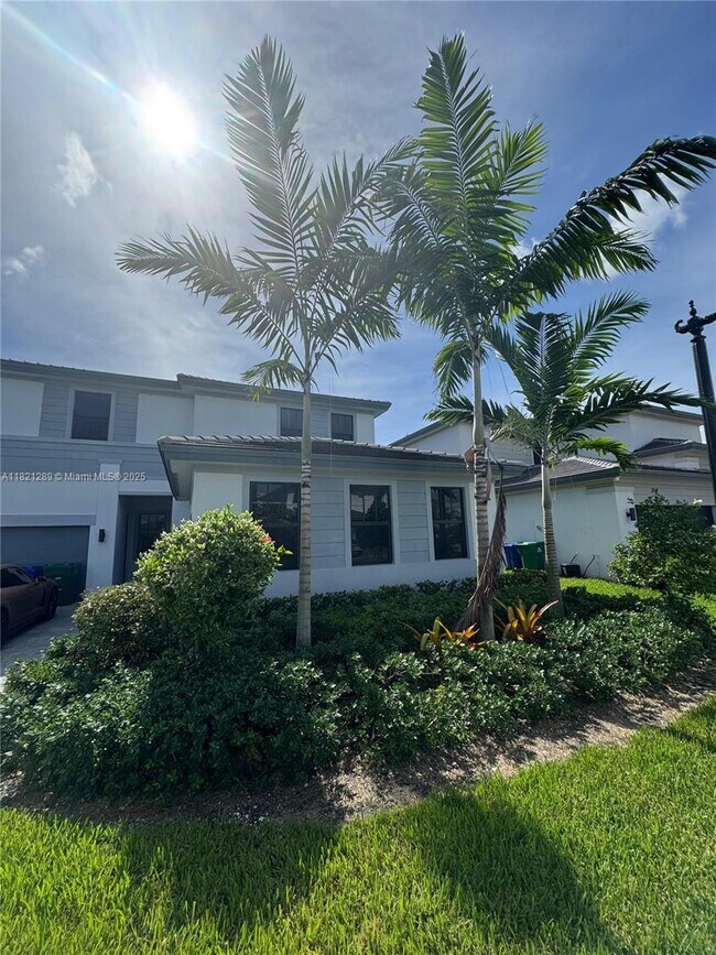 Building Photo - 4481 SW 173rd Ave