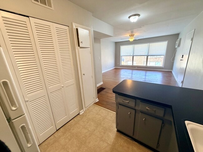 Foto del edificio - 1568 Alexandria Dr