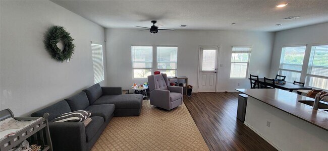Building Photo - 1320 Weatherford Ln