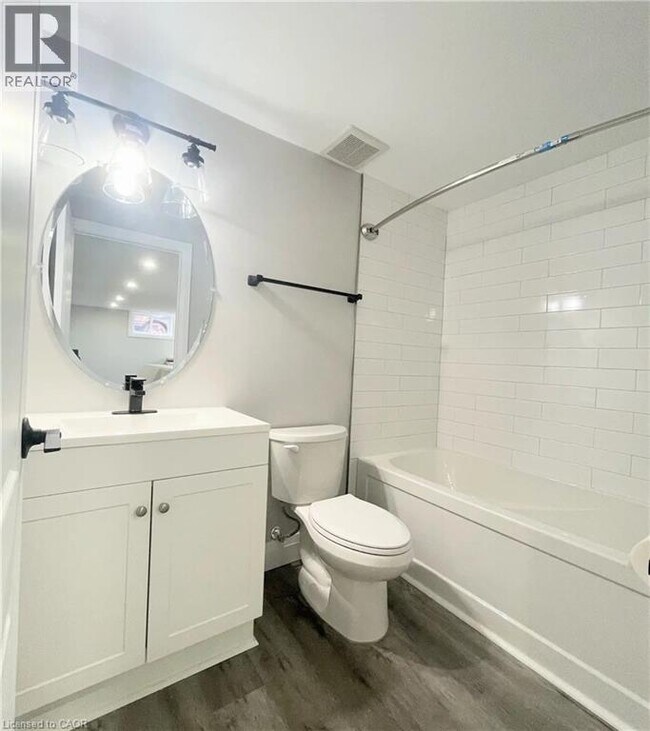Photo du bâtiment - 242 W 17th St