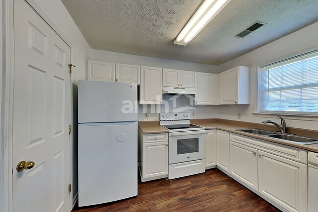 Foto del edificio - 6135 Steve Scarlett Pl