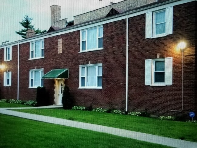 Building Photo - 9209 S Laflin St