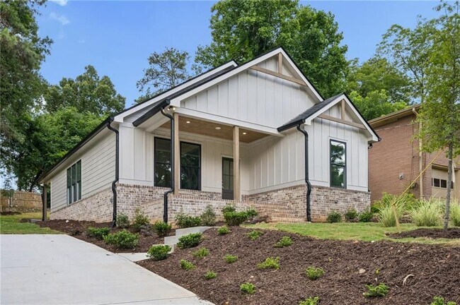 Foto del edificio - 2050 Morehouse Dr NW