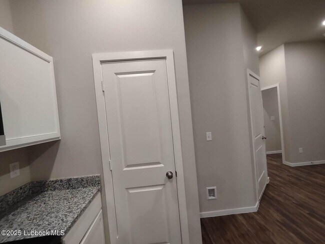Foto del edificio - 2121 N Jayton Ave