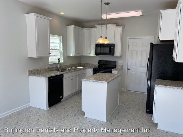 Building Photo - 4 br, 2.5 bath House - 252 Brassfield Dr.