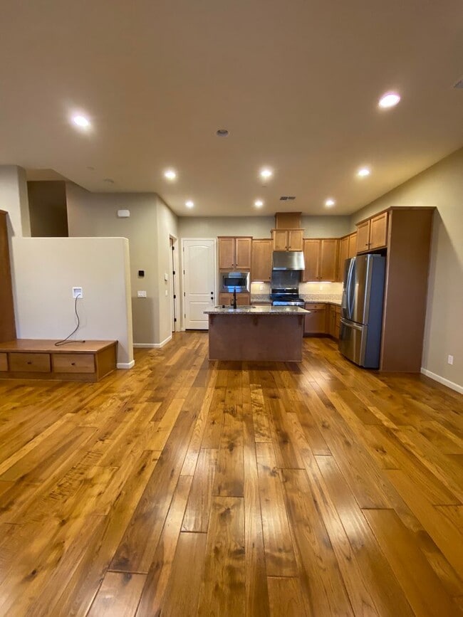 Building Photo - Livermore 3BD/2.5BA Townhouse in Great Neighborhood!