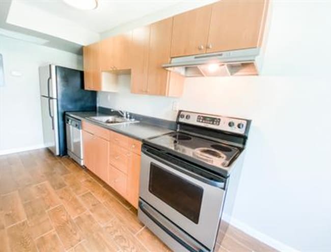 Building Photo - 2990 Rhodes Cir S