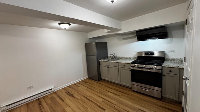 Building Photo - 915 N Monticello Ave