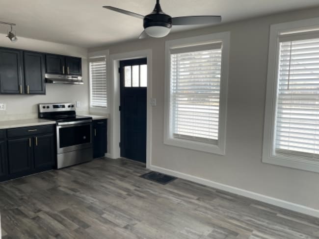 Photo - 925 E McKinley St Apartment