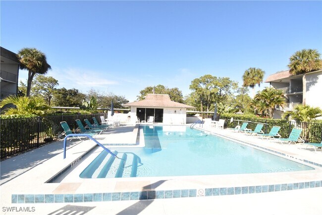 Foto del edificio - 5667 Rattlesnake Hammock Rd