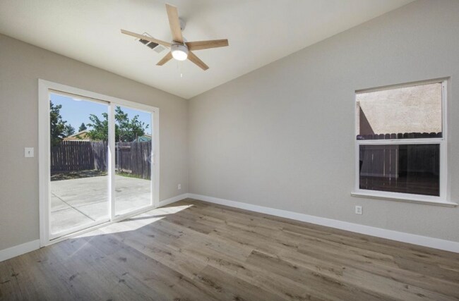 Building Photo - 210 Cordova Ln