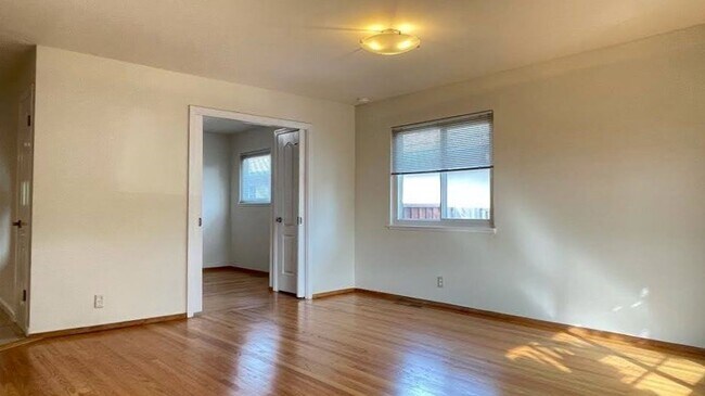 Foto del edificio - 1591 Heron Ave