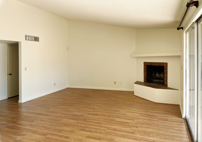 Building Photo - 3445 N Richland Dr