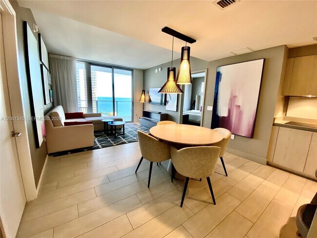 Building Photo - 4010 S Ocean Dr
