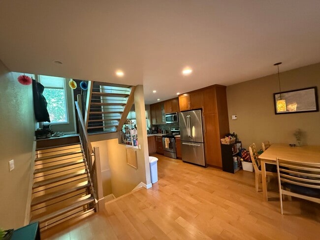 Building Photo - 3 Bedrooms!! 3 Baths!!