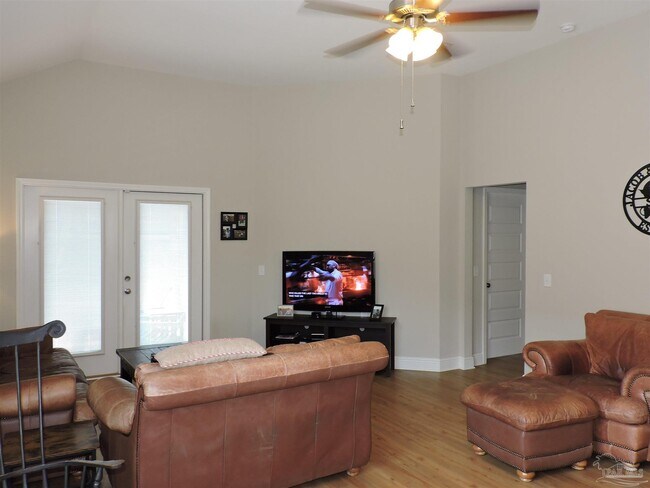 Building Photo - 5643 Vendome Ct