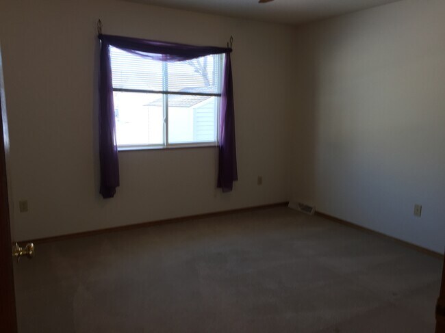 Bedroom 1 - 3770 Summerset Way
