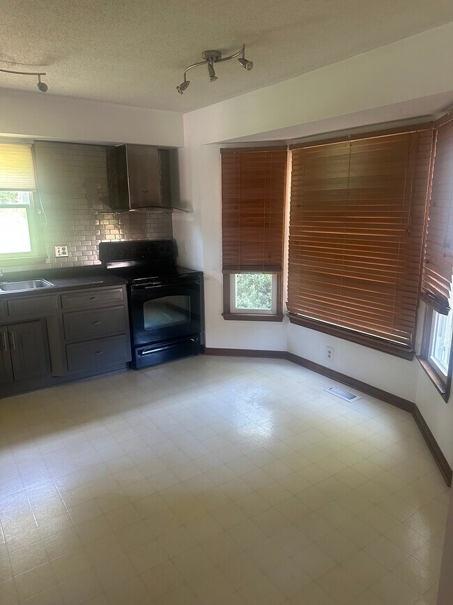 Foto del edificio - 2839 Sterling Park Dr