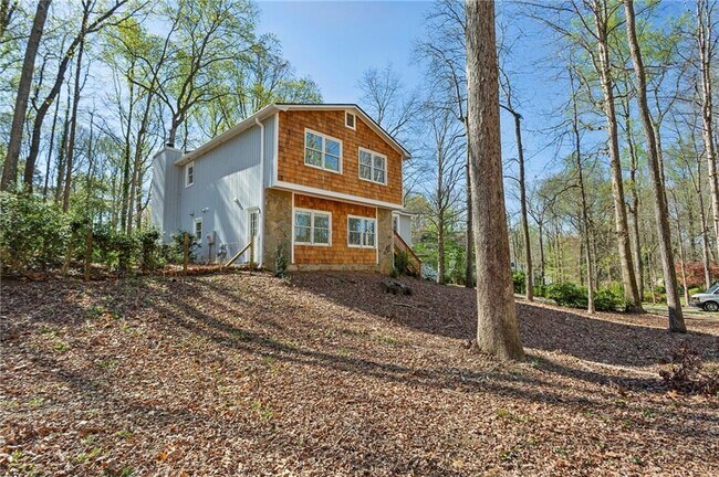 Building Photo - 2237 Carlyle Dr
