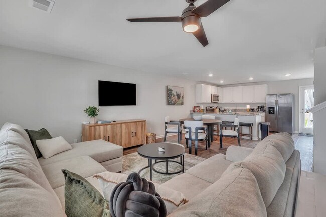 Foto del edificio - 321 Dogwood Cir