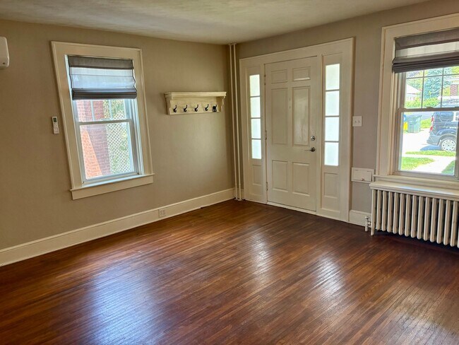 Foto del edificio - 4 Bedroom 1.5 Bath in Suburban SD- Large Yard/Deck and Garage
