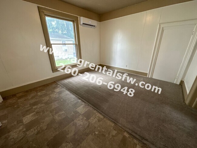 Foto del edificio - 2411 Fox Ave