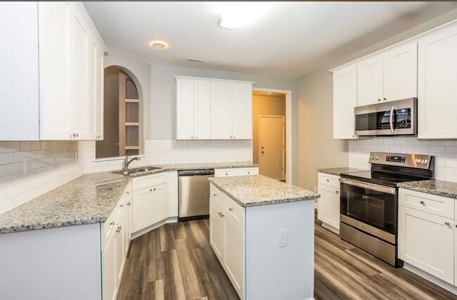 Foto del edificio - 8311 Springhead Ln