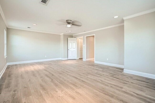 Building Photo - 14622 Sanour Dr