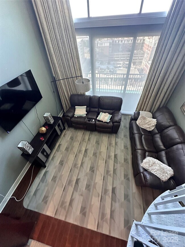 Foto del edificio - 215 N Pine St