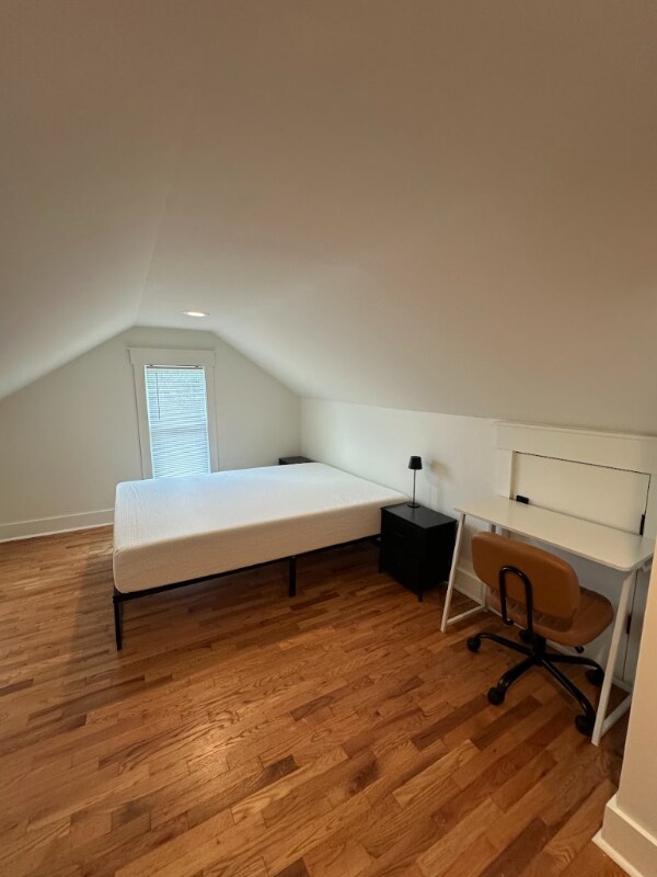 Foto principal - 1133 E Henry St