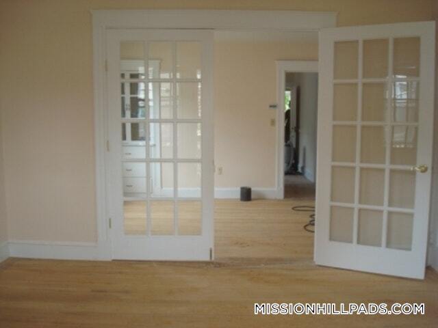 Building Photo - 2 Mission St