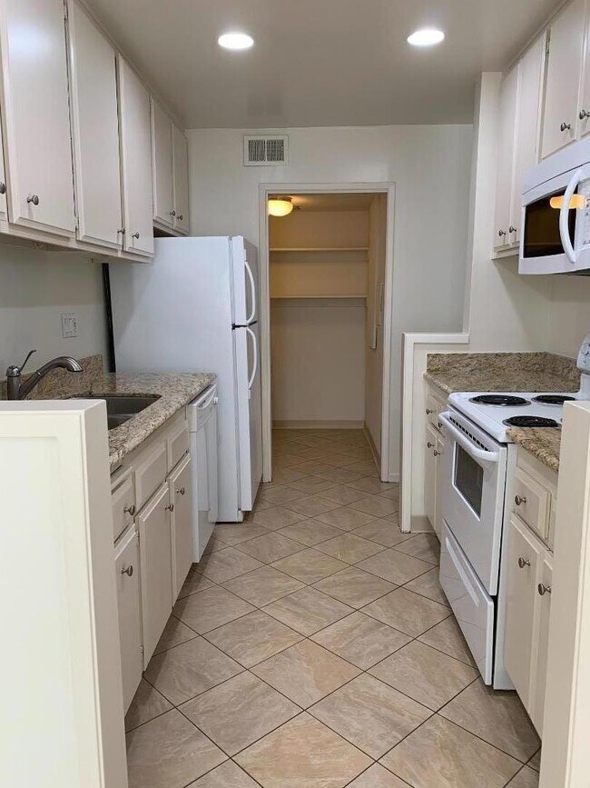3337 Brittan Ave, San Carlos, CA 94070 Condo for Rent in San Carlos