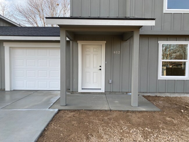 Building Photo - 812 2nd St N