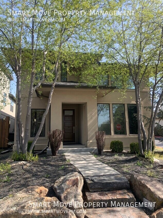 Primary Photo - Stunning 3 bed home in Mill District at Ha...