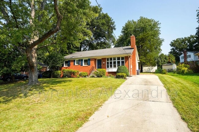 Photo - 906 Neal Dr House