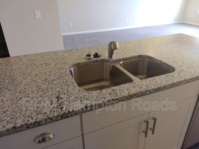 Building Photo - 170 Kirkland St