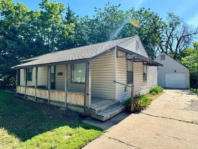 Building Photo - 532 N Gordon St