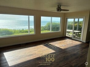 Building Photo - 4407 SW Beach Ave