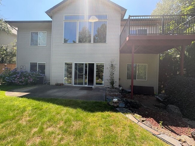 Building Photo - Gorgeous Eagle Ridge 4 Bedroom 3 Bathroom Home