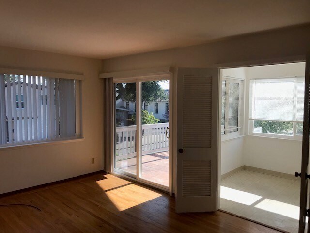Living Room - 700 Walnut St