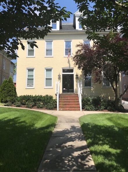 Front - 665 Oak Hill Ave